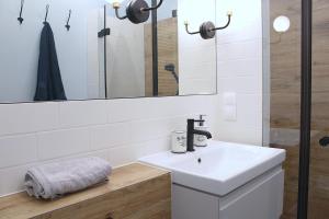 Kana - Stylish Apartment in Kraków - Close, Fast WiFi & Smart TV