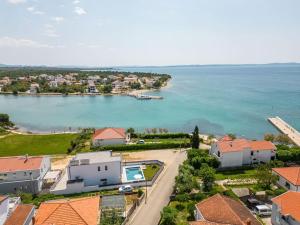 Brand new Villa Olivia 30m from the sea with heated pool and jacuzzi