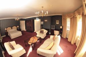 Double Room - Manor House room in Donnington Grove