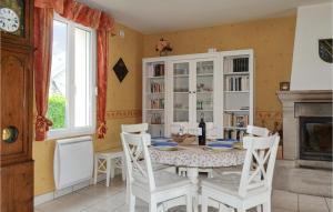 Maisons de vacances Stunning Home In Bugeat With Kitchen : photos des chambres