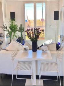 Cosy penthouse old town sea view little terraces Air conditionned