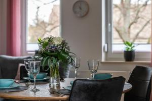 Neu! 9,9 Außergewöhnlich! Boxspringbetten Kaffeevollautomat inkl Bettwäsche und Handtücher #MeeneFewo de