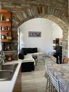 To Paradosiako - Asprópirgos