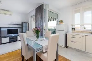 Karlita Apartment - Mravince