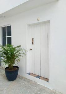 Cozy apartment king bed ac downtown