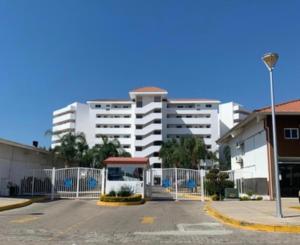 Condominio c alberca y vista a Marina Mazatlán
