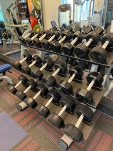 7 Min from IAH Business-Ready Condo w Pool & WiFi