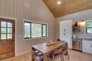 Lakeside Cabin with Hot Tub 3 Mi to Flathead Lake!