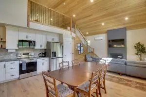 Lakeside Cabin Retreat with Private Hot Tub! - Rollins