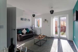Luxury 3-Bedroom, 2-Bathroom Home sleeps 7 people