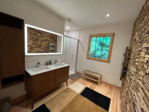 Cabane Noa neuve- piscine chauffée