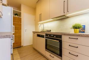 Roomy apartment 80sqm at city center FREE PARKING space, AC & balcony, Separate AC infour rooms