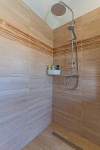 Roomy apartment 80sqm at city center FREE PARKING space, AC & balcony, Separate AC infour rooms