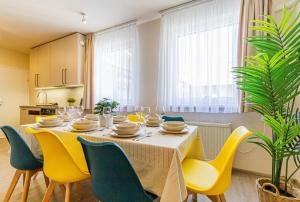 Roomy apartment 80sqm at city center FREE PARKING space, AC & balcony, Separate AC infour rooms