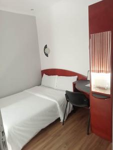 Hotels Le Clemenceau Hotel & Restaurant 