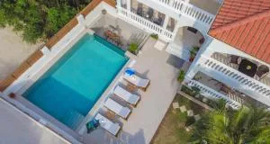 Estella Luxury Villa in Amoudi -200m from the beach - Áno Yerakaríon