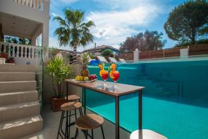 Estella Luxury Villa in Amoudi -200m from the beach