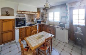 Maisons de vacances Stunning Home In Quoux-haut-manil With Wifi And 2 Bedrooms : photos des chambres