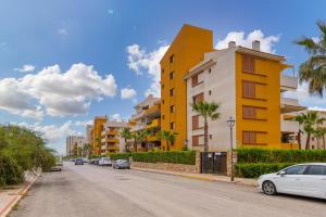 CB Living - Sunny penthouse with terrace, Punta Prima