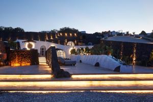 Theano Cave Suites & Villas