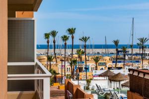 Private Studio Pyr by the beach promenade - shared pool available