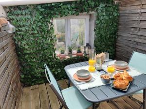 Maisons de vacances Nid douillet avec terrasse tropezienne : photos des chambres