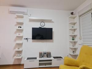 Porodicno-poslovni udoban stan