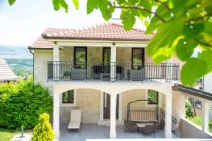 Stone house with 4 bedrooms and beautiful view - Baraći