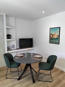 Studio terrasse, intra-muros, climatisé avec Wifi