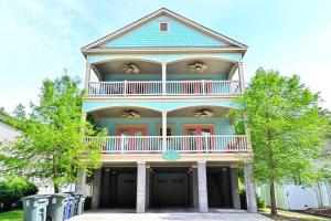 The Palm Luxury Beach House with Pool Top Location