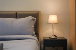 Uptown Parksuites Modern Room