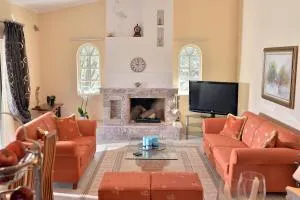 Domelia's Luxury Apartments near Airport & beach - Pikérmion