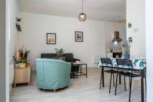 Appartements EXCALIBUR GROUP--Residence SERENITY HAUT DE GAMME--ESPACE SPA--BAGAGERIE--JARDIN PRIVE avec AIRE DE JEUX-BARBECUE-ESPACE PIC NIC--PROCHE SANCTUAIRE-HYPER CENTRE--WIFI--avec vue imprenable sur le CHATEAU de LOURDES : photos des chambres