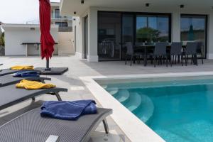 Korala - Luxe villa met 4 dubbele kamers en privé zwembad