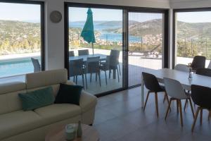 Korala - Luxe villa met 4 dubbele kamers en privé zwembad