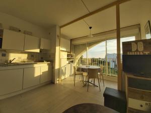 Studio climatisé, lumineux avec vue mer et parc