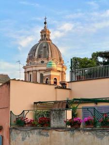 La Rosa di piazza Spagna