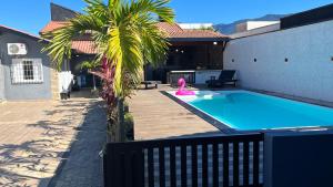 Casa com Piscina Grande e Hidro