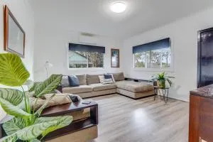 Bright and airy cosy cottage, close to town - Bargo