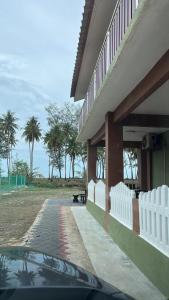 Arryantz by the beach