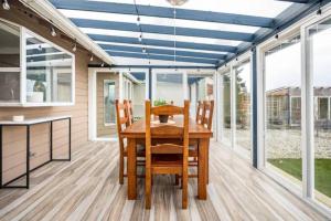 Shiny Rambler House with Spacious Solarium.