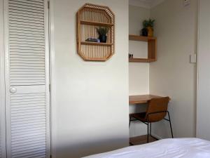 Private Guesthouse - Pet friendly - Walk to Beach