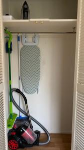 Private Guesthouse - Pet friendly - Walk to Beach