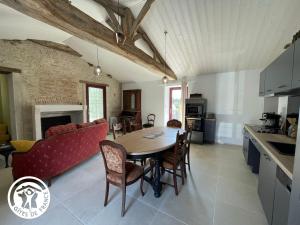 Gîte rénové avec piscine chauffée et jardin clos, à proximité des plages et de la campagne bio. - FR-1-426-531