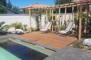 Cosy villa with pool near ocean