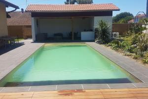 Cosy villa with pool near ocean