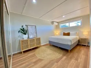 Walk to beach - 3bed House - Pet & kid friendly - Parrearra