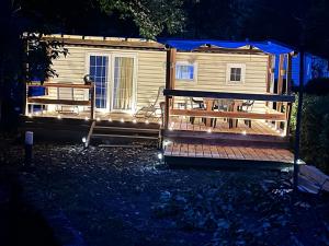 Maisons de vacances Bungalow de 2 chambres avec piscine partagee jardin clos et wifi a Saint Jean de Valeriscle : photos des chambres