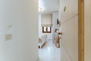 Deluxe Double Room with Shower room in Konmari Boutique Suites