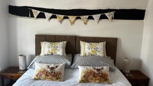 Cosy Nook thatched cottage with Exmoor views